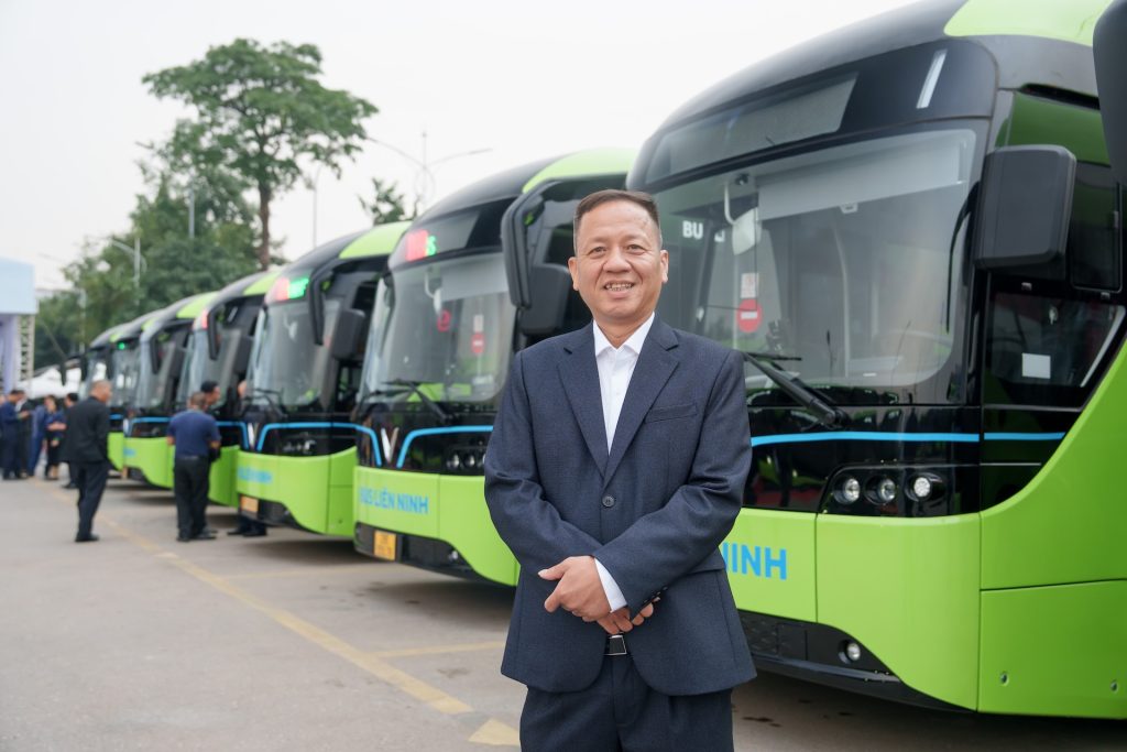 Liên Ninh chính thức chuyển đổi 100% sang xe buýt điện VinFast, góp phần xanh hóa giao thông Hà Nội